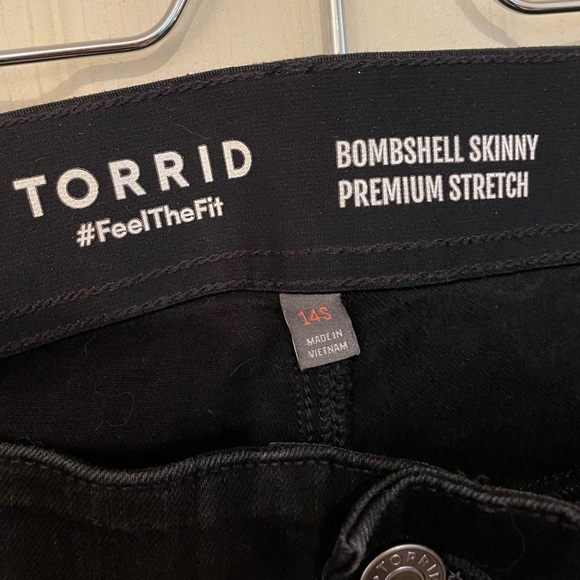 Torrid - 14S - Bombshell Skinny Black Studded Jeans - Picture 4 of 4